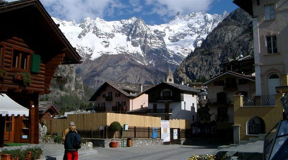 Hotel Del Viale Courmayeur Exterior foto